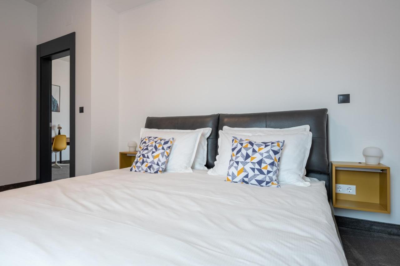 Aparthotel Calvin à Oradea Extérieur photo