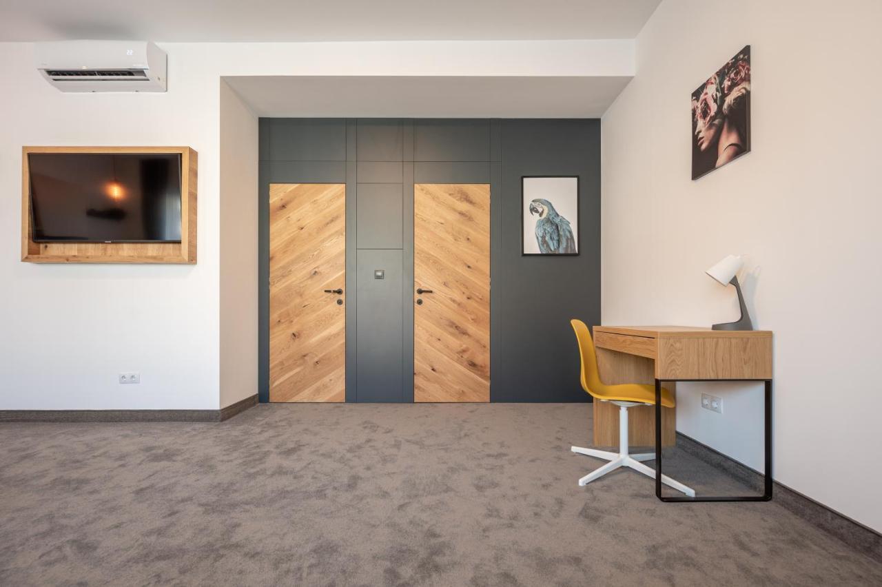 Aparthotel Calvin à Oradea Extérieur photo