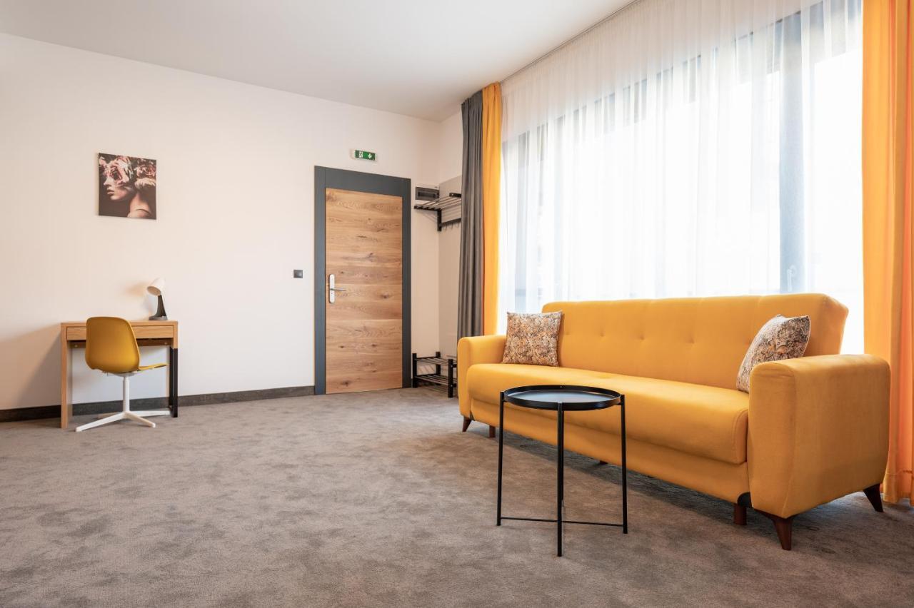 Aparthotel Calvin à Oradea Extérieur photo