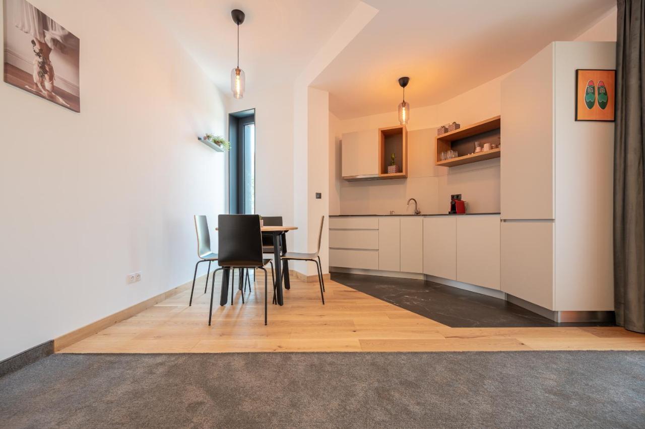 Aparthotel Calvin à Oradea Extérieur photo