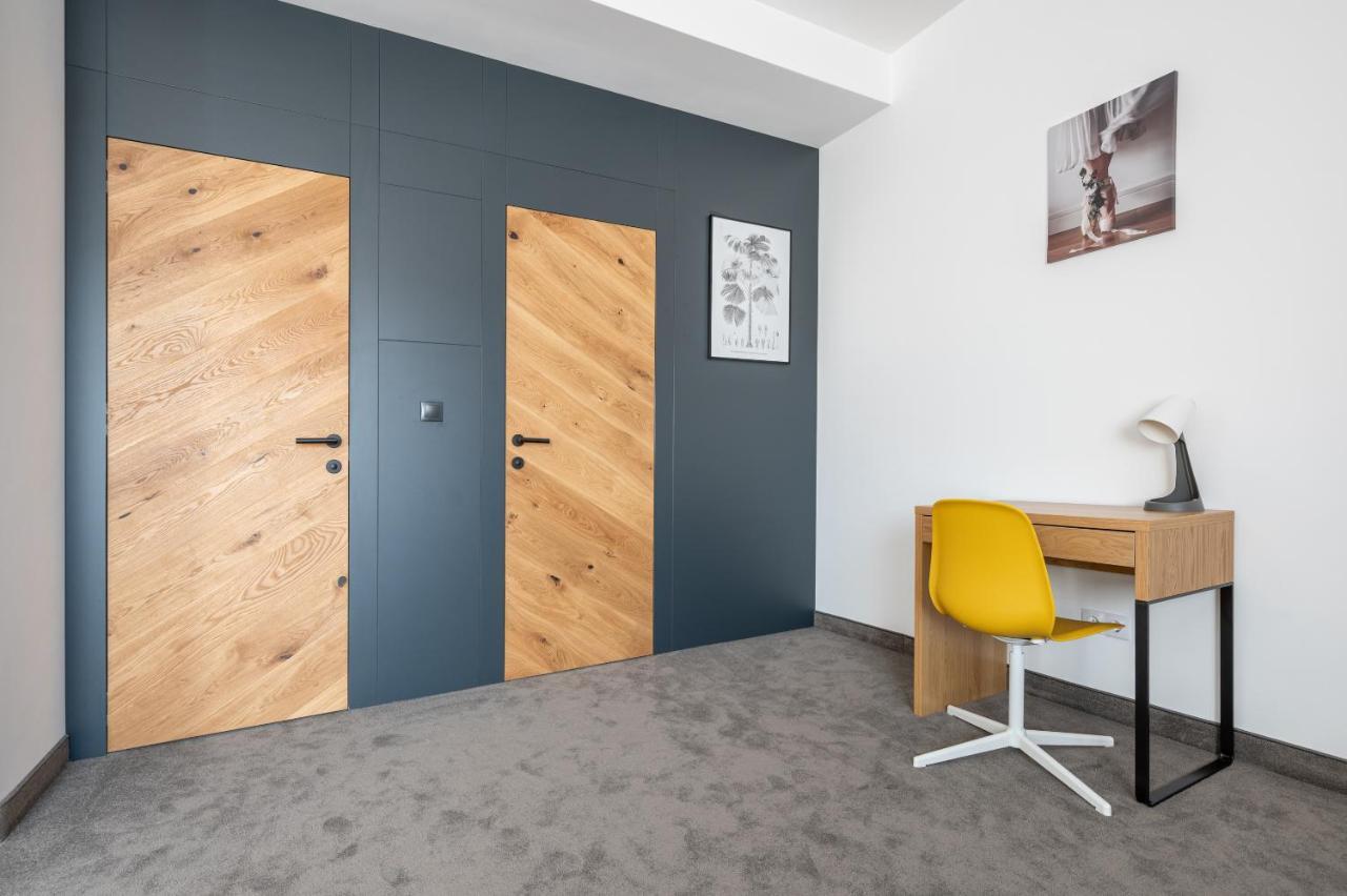 Aparthotel Calvin à Oradea Extérieur photo