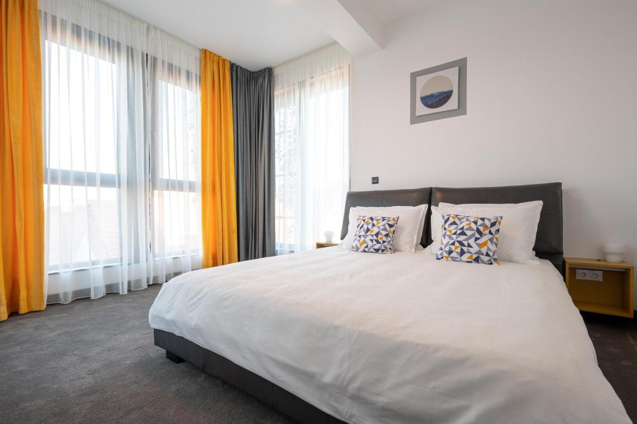 Aparthotel Calvin à Oradea Extérieur photo