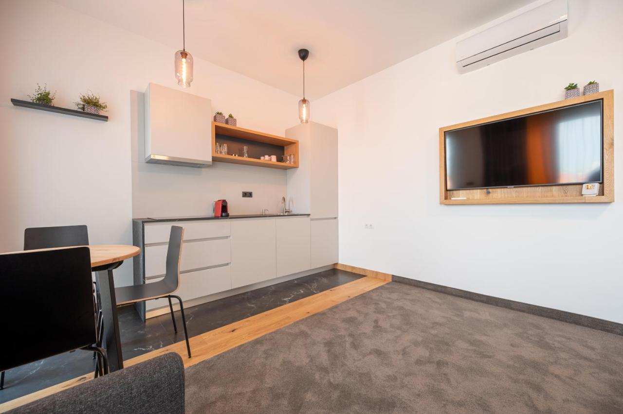Aparthotel Calvin à Oradea Extérieur photo