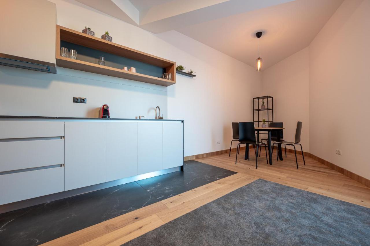 Aparthotel Calvin à Oradea Extérieur photo
