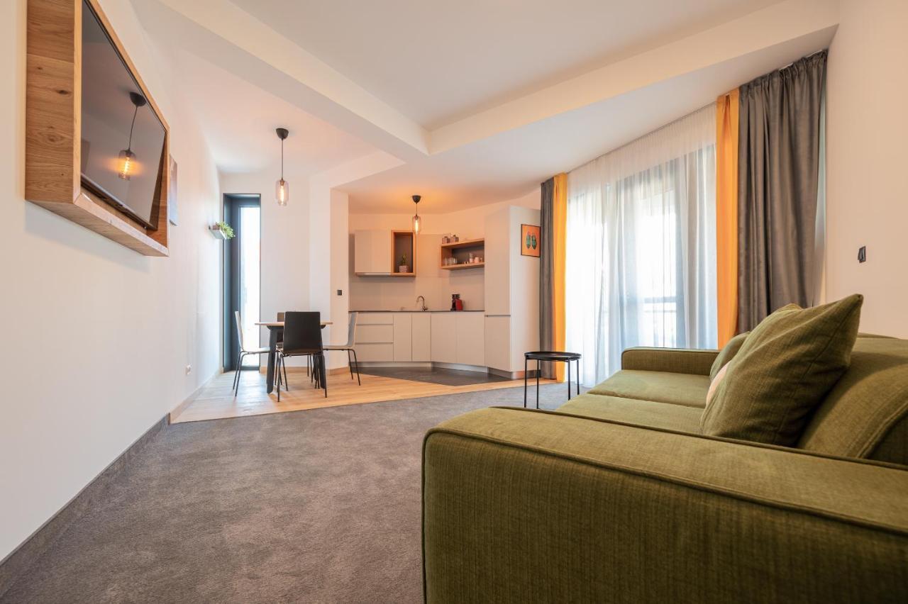 Aparthotel Calvin à Oradea Extérieur photo
