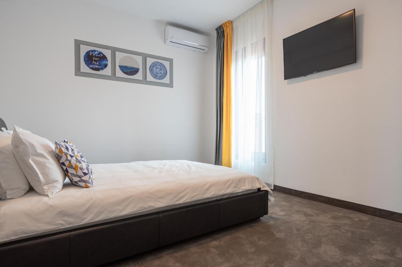 Aparthotel Calvin à Oradea Extérieur photo