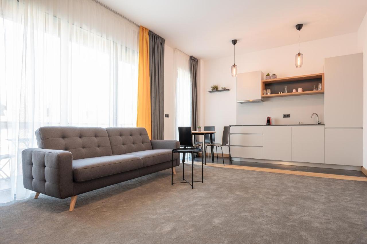 Aparthotel Calvin à Oradea Extérieur photo