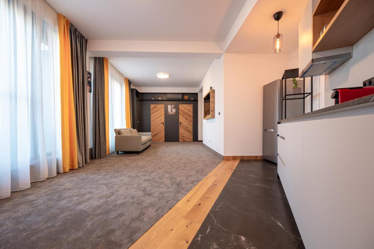 Aparthotel Calvin à Oradea Extérieur photo