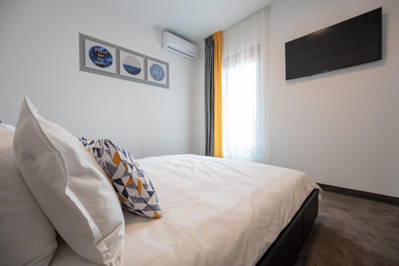 Aparthotel Calvin à Oradea Extérieur photo