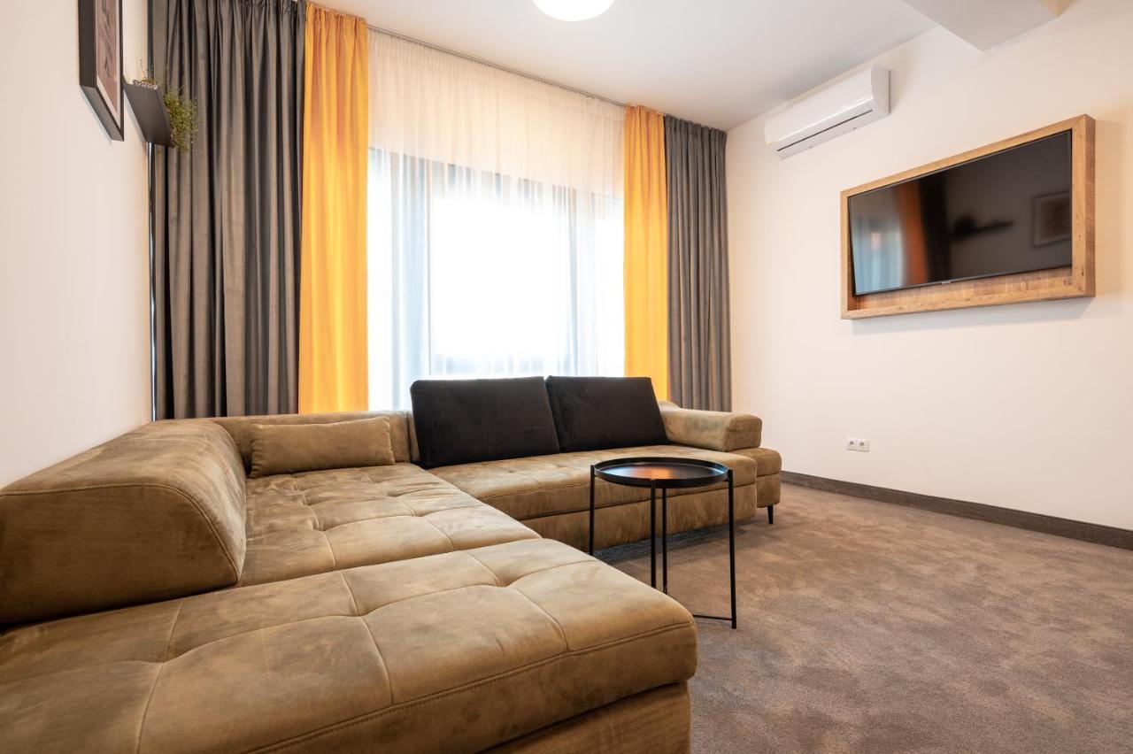 Aparthotel Calvin à Oradea Extérieur photo