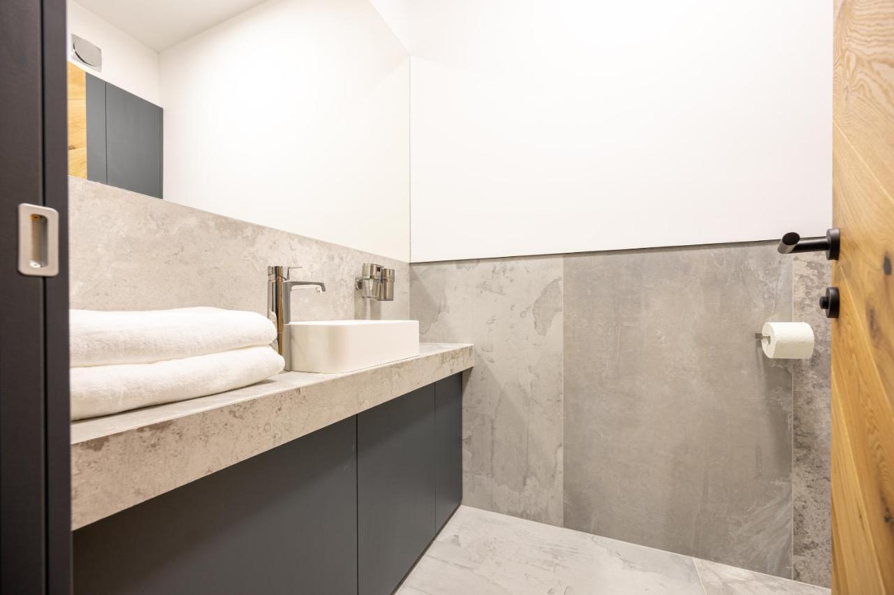Aparthotel Calvin à Oradea Extérieur photo
