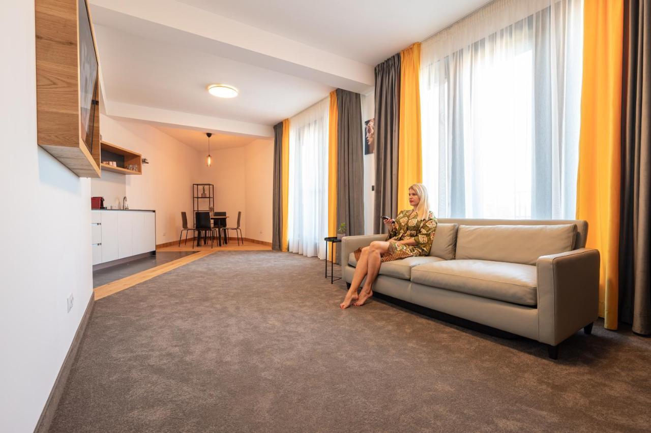 Aparthotel Calvin à Oradea Extérieur photo