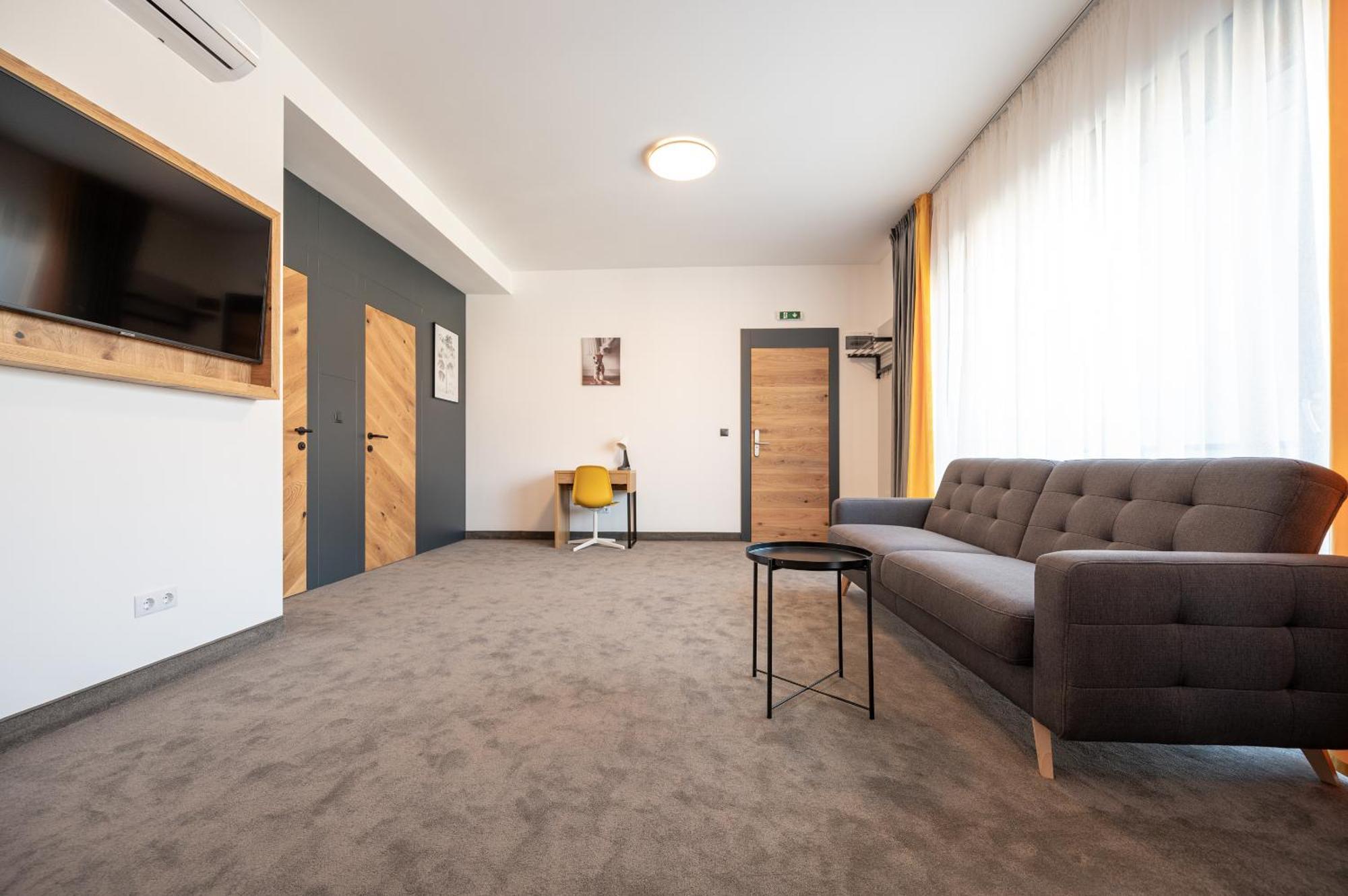 Aparthotel Calvin à Oradea Chambre photo